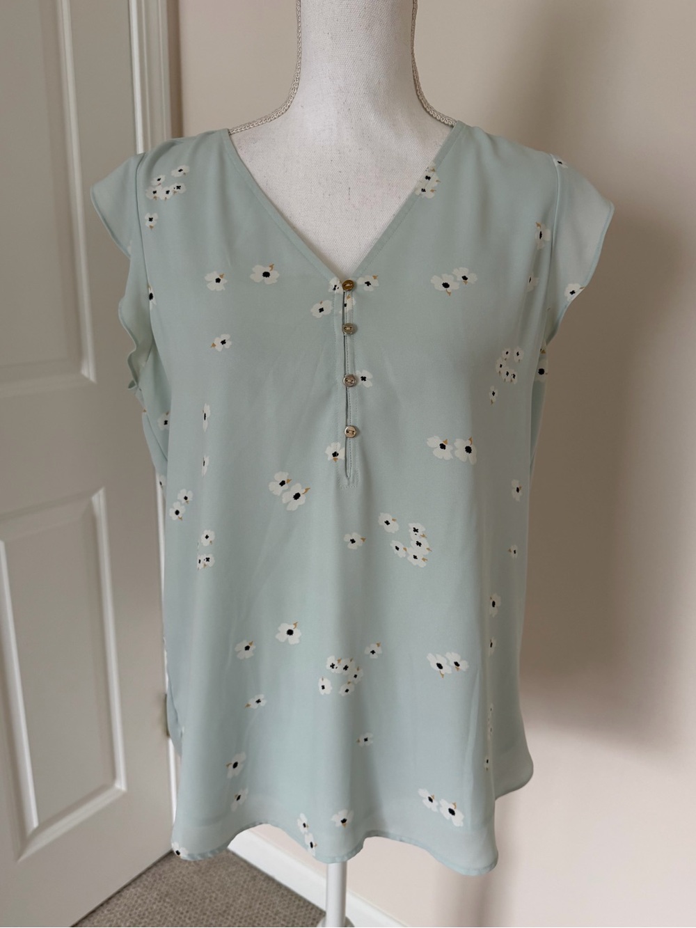 LOFT - Light Blue Floral V-Neck Sleeveless Top (medium)